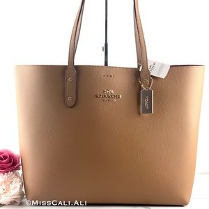 NWT COACH Town Tote Pebbled Leather Bag - Light Saddle